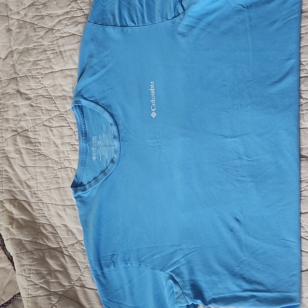 Men's Columbia brand fishing short sleeve shirt. Size XL